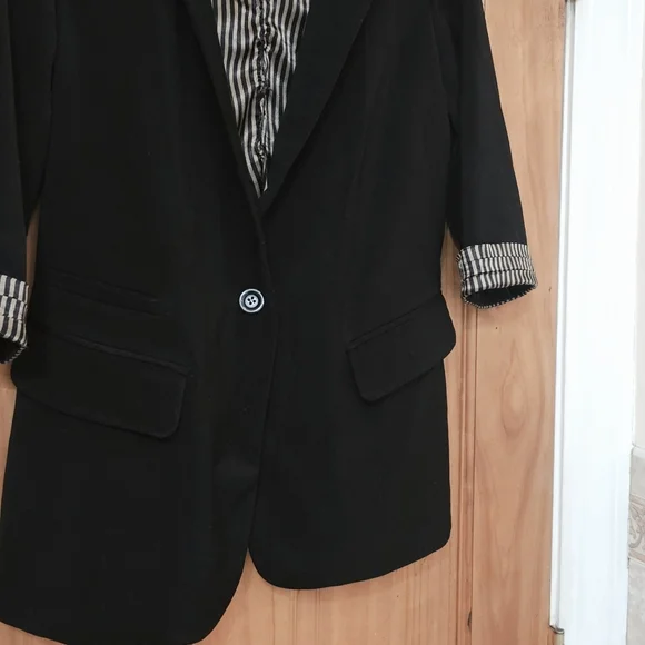 Forever 21 Women's Black Blazer Jacket With Half Cuffed Stripped Sleeves, Size M - Picture 4 of 9